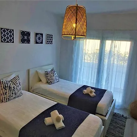 Daire Albufeira Beach Apartment *